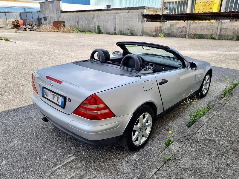 Usata Mercedes SLK200 197 CV (144 kW) 2002 Grigio Cabrio
