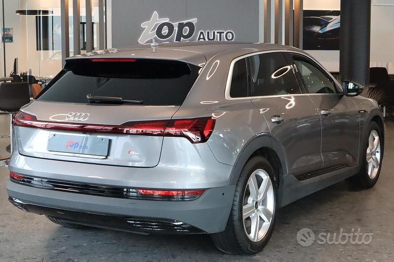 Usata Audi e-tron Ambiente 300 kW (408 CV) 2022 Grigio SUV