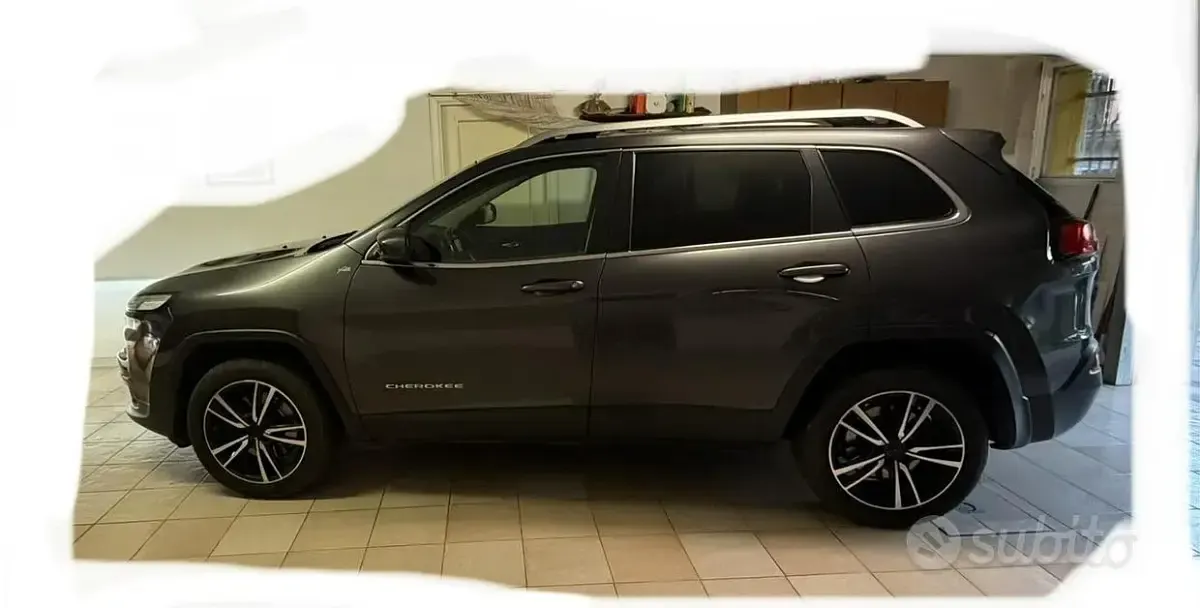 Usata Jeep Cherokee 170 CV (125 kW) 2014 Grigio SUV