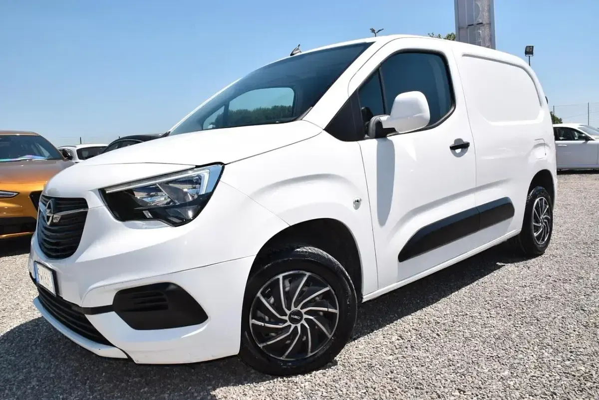 Usata Opel Combo 99 CV (72 kW) 2019 Bianco Monovolume