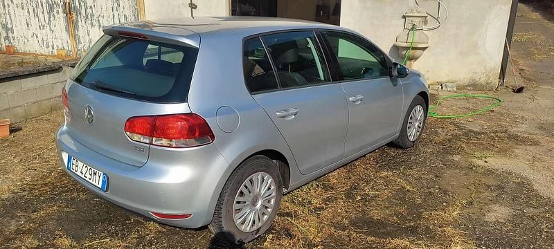 Usata VW Golf VI Trendline 105 CV (77 kW) 2010 Argento Utilitaria