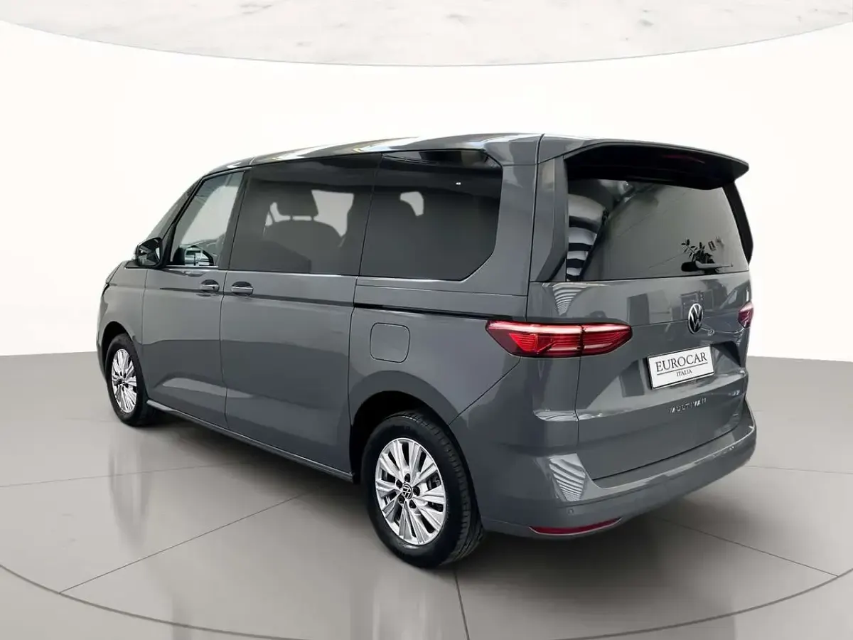 Usata VW Multivan 150 CV (110 kW) 2025 Pure gray Monovolume