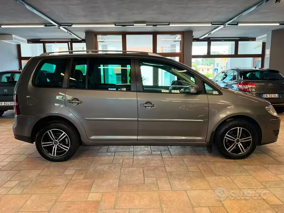 Usata VW Touran Highline 105 CV (77 kW) 2007 Grigio Monovolume