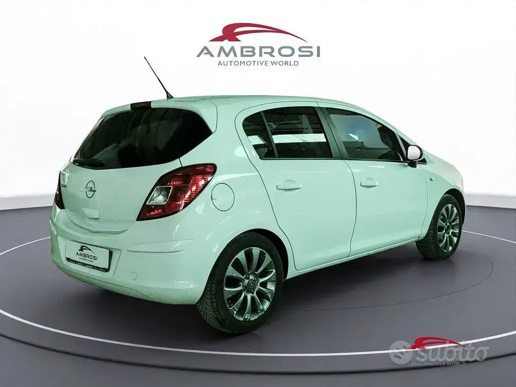 Usata Opel Corsa 86 CV (63 kW) 2011 Bianco Utilitaria