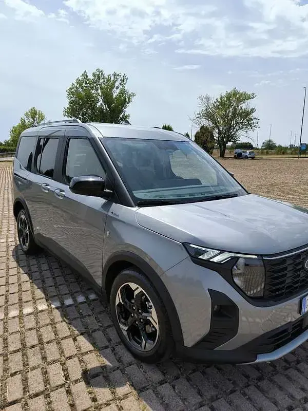 Usata Ford Tourneo Courier Active 125 CV (91 kW) 2024 Grigio Monovolume