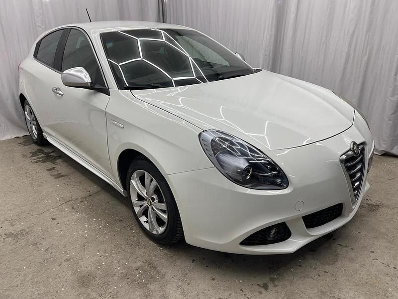 Usata Alfa Romeo Giulietta Distinctive 120 CV (88 kW) 2012 Bianco Utilitaria