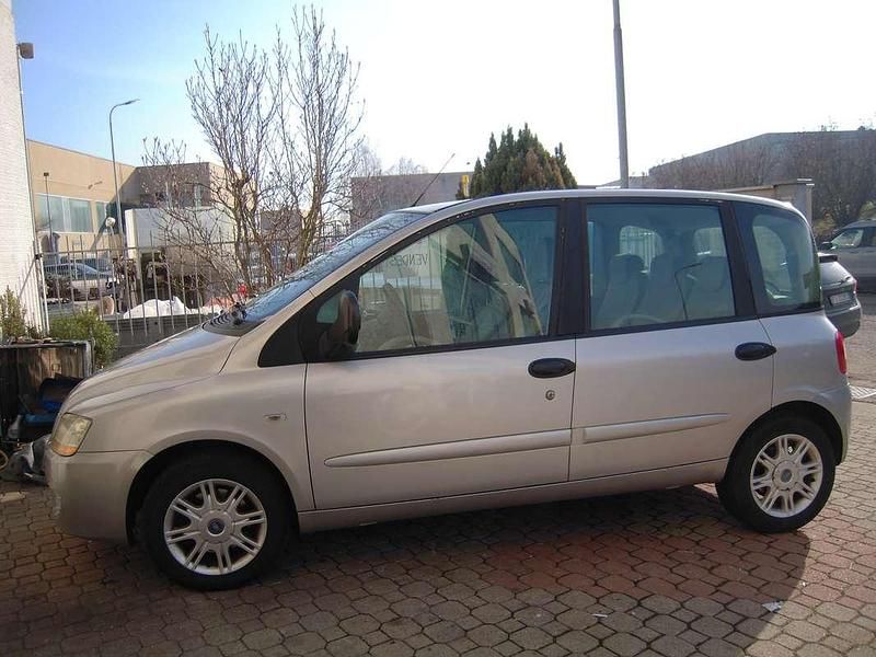 Usata Fiat Multipla Dynamic 116 CV (85 kW) 2005 Argento Monovolume