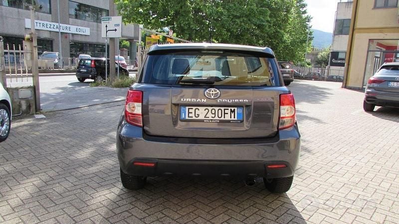 Usata Toyota Urban Cruiser Luxury 90 CV (66 kW) 2011 Grigio SUV
