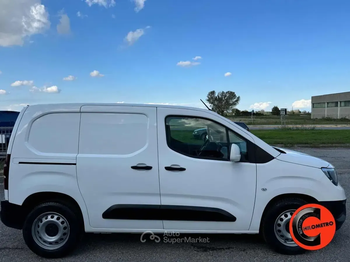 Usata Opel Combo 102 CV (75 kW) 2019 Bianco pastello Monovolume