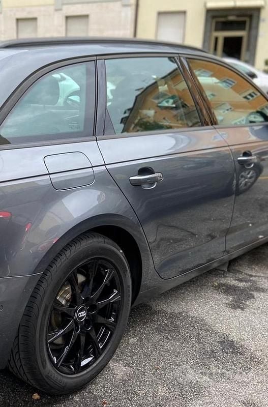Usata Audi A4 Business 190 CV (139 kW) 2017 Grigio Berlina