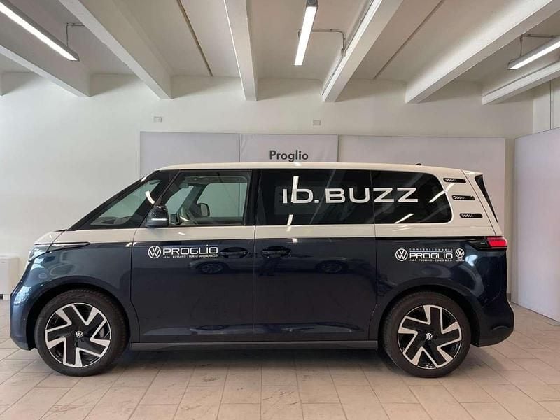 Usata VW ID. Buzz Pro 69 kW (95 CV) 2023 Bianco candy/starlight blue me Monovolume