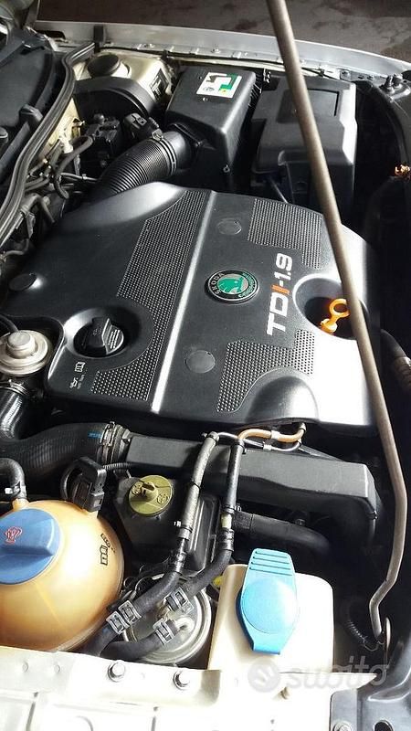 Usata Skoda Octavia Elegance 110 CV (80 kW) 2001 Grigio Berlina