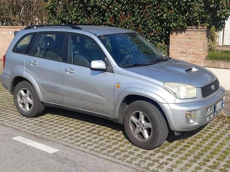 Usata Toyota RAV4 116 CV (85 kW) 2003 Argento SUV