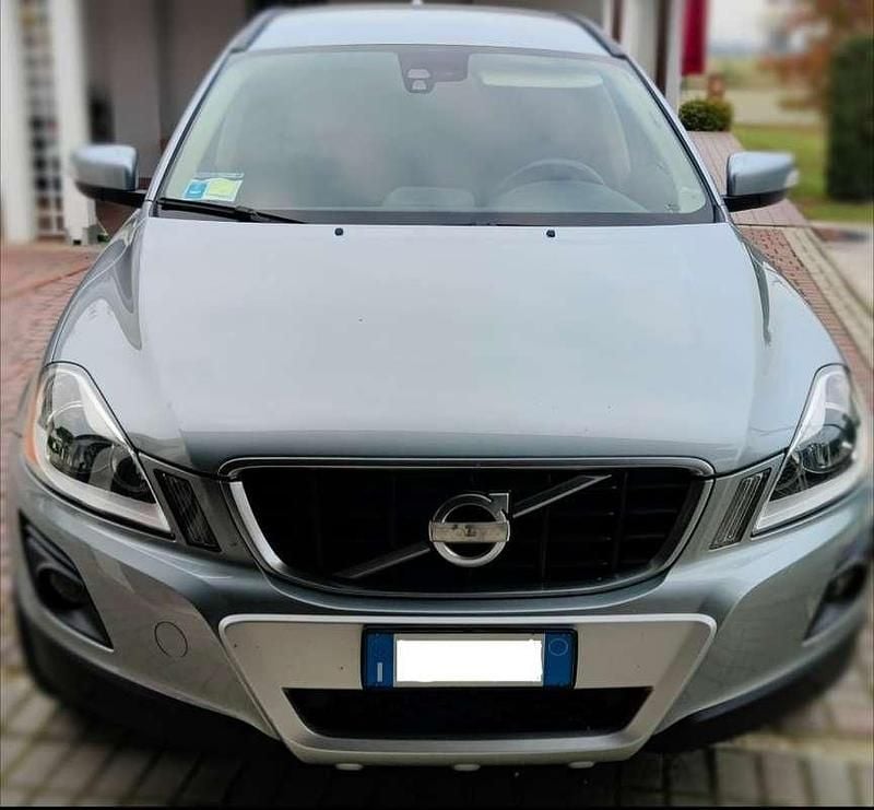 Argento Usata 2010 Volvo XC60 Momentum SUV | 10.000 € (Buon prezzo) - Immagine 1/4