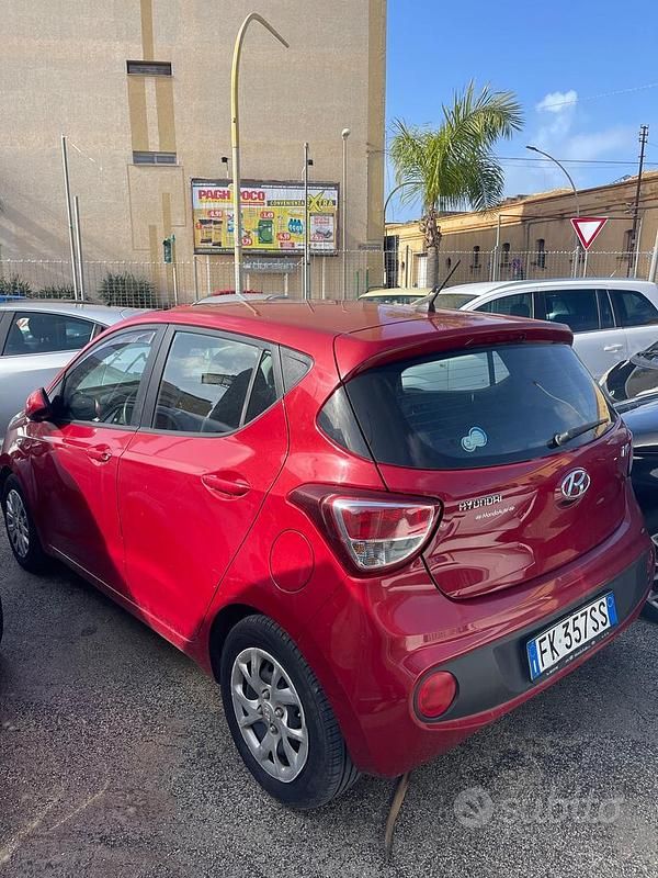 Usata Hyundai i10 Style 66 CV (48 kW) 2018 Rosso Utilitaria