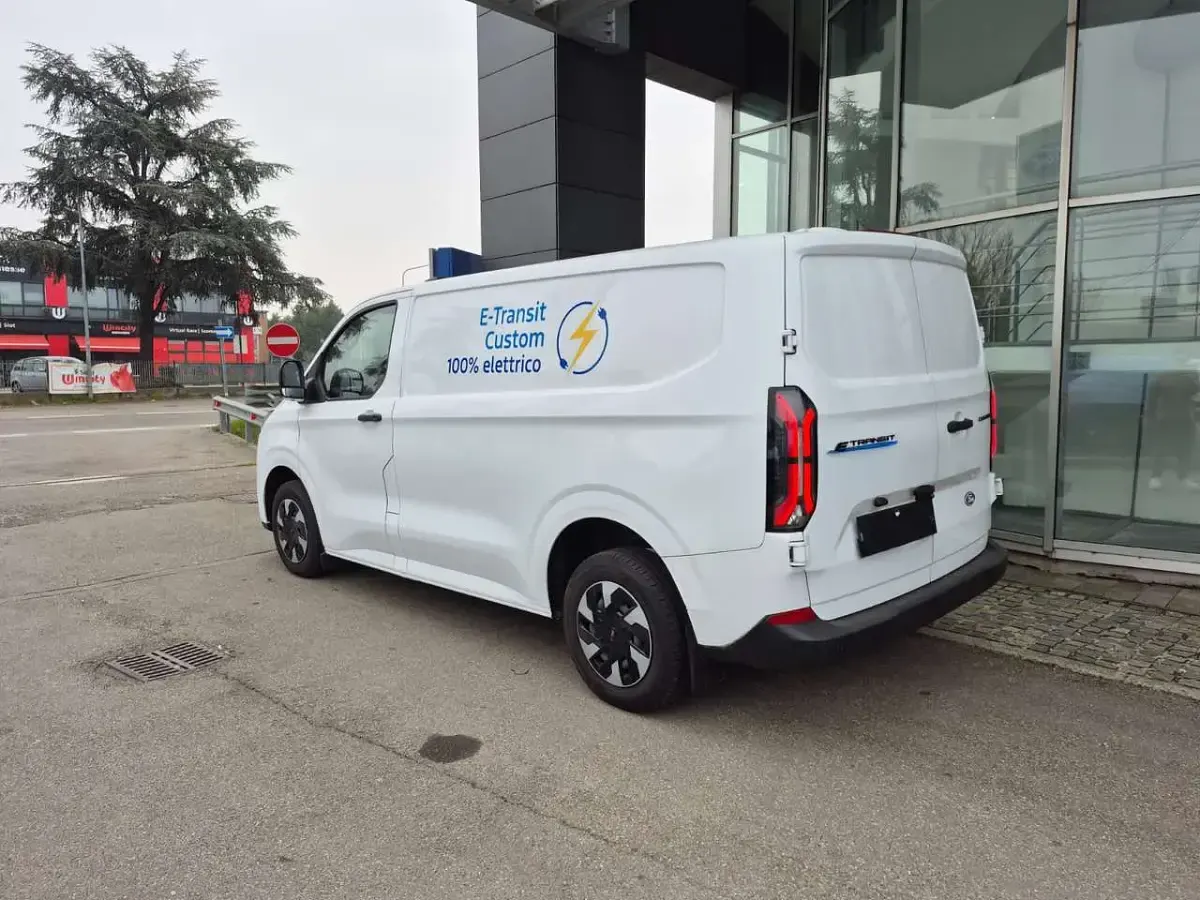 Nuova Ford Transit Custom Trend 100 kW (136 CV) 2026 Frozen white Furgone