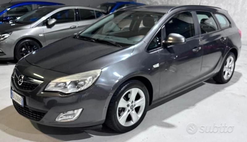 Occasion Opel Astra 110 ch (80 kW) 2011 Gris Berline