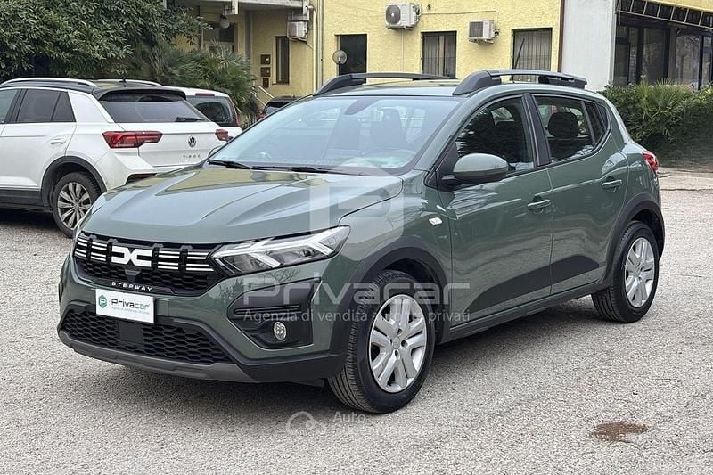 Verde Usata 2023 Dacia Sandero Essentiel Tre volumi | 13.300 € (Buon prezzo) - Immagine 1/4