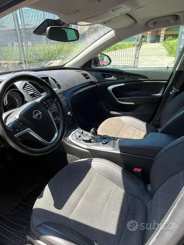 Usata Opel Insignia Cosmo 160 CV (117 kW) 2011 Nero Station wagon