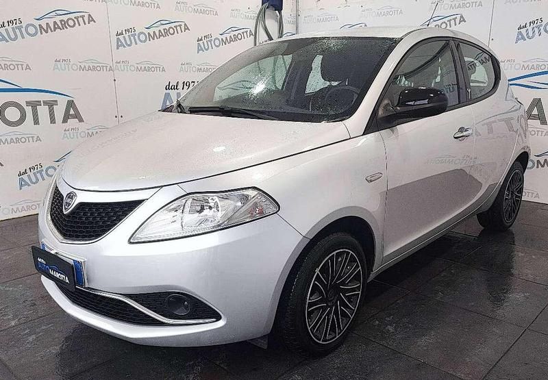 Usata Lancia Ypsilon S 95 CV (69 kW) 2017 Argento Utilitaria