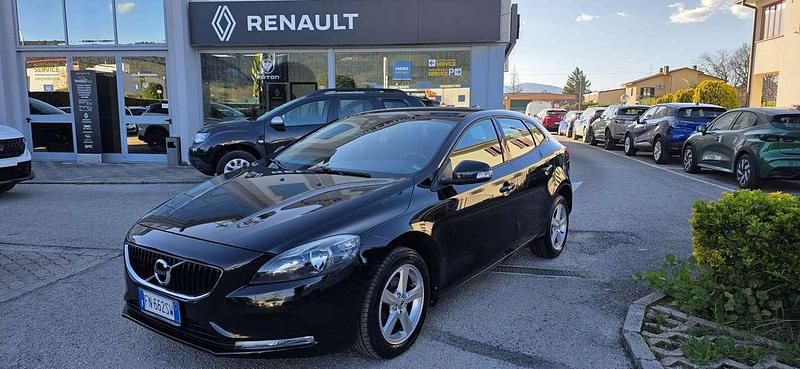 Usata Volvo V40 Kinetic 120 CV (88 kW) 2018 Nero Berlina