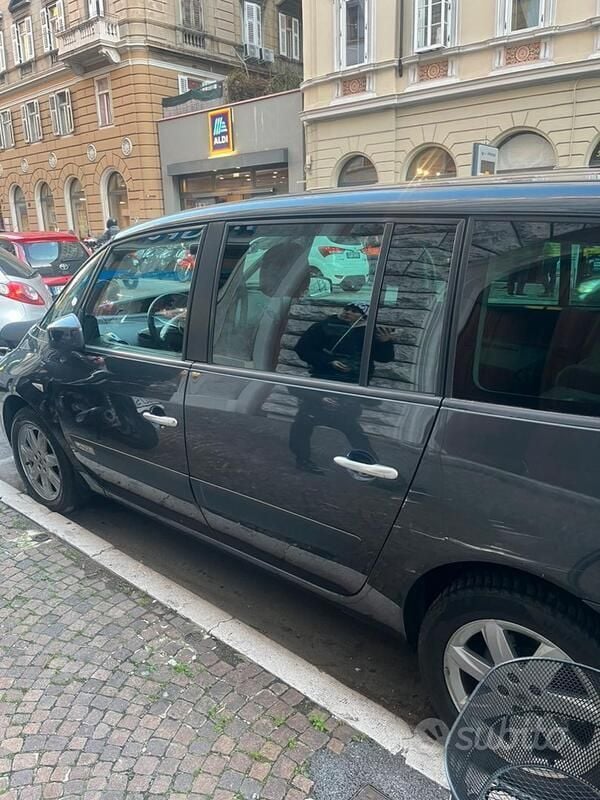 Usata Renault Espace 175 CV (128 kW) 2011 Grigio Monovolume