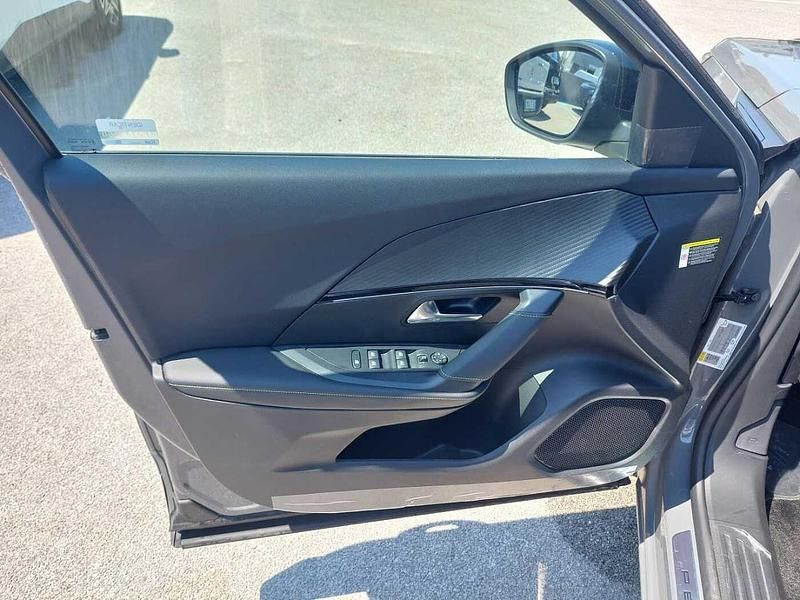 Usata Peugeot e-2008 GT 114 kW (156 CV) 2024 Grigio SUV