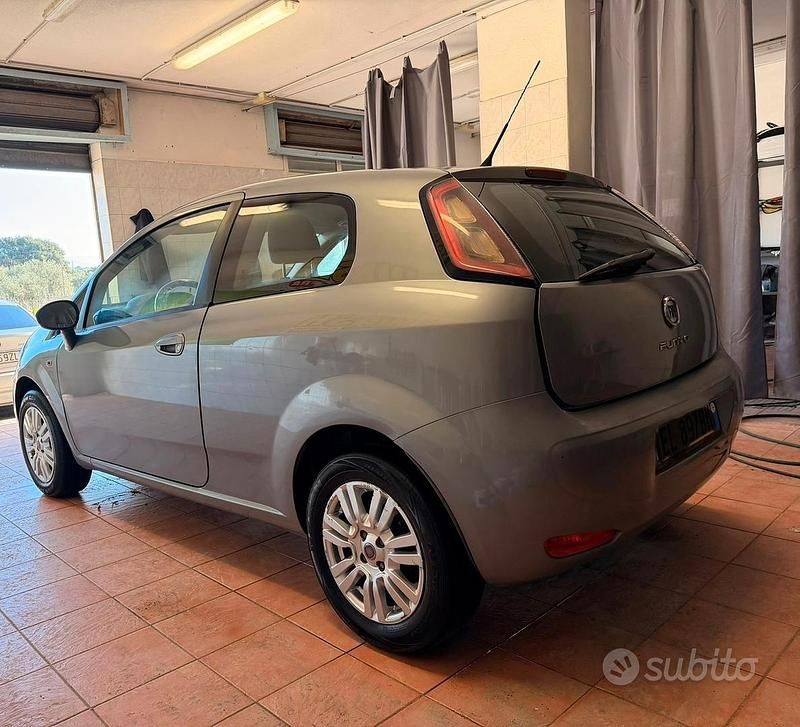 Usata Fiat Punto Evo 77 CV (56 kW) 2012 Grigio Utilitaria