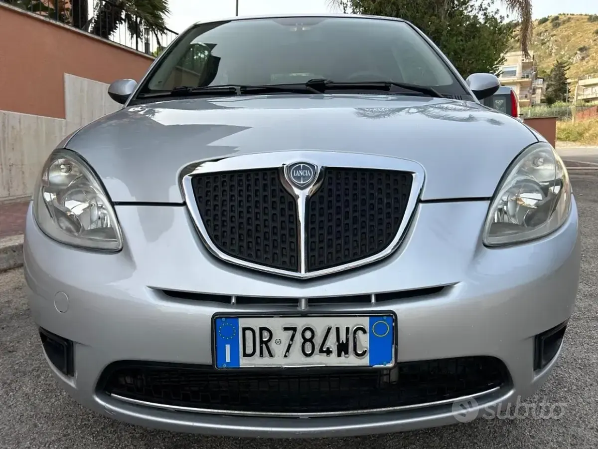 Usata Lancia Ypsilon 75 CV (55 kW) 2009 Grigio Utilitaria