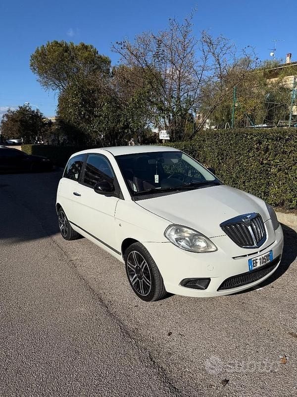 Bianco Usata 2009 Lancia Ypsilon Due volumi | 3000 € (Buon prezzo) - Immagine 1/4