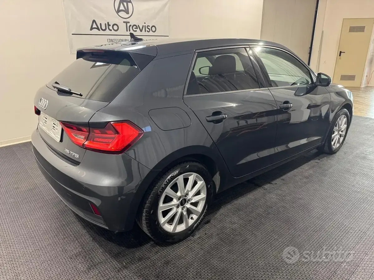 Usata Audi A1 Admired 95 CV (69 kW) 2022 Grigio SUV