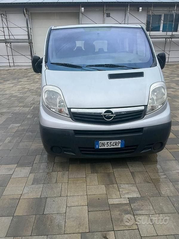 Usata Opel Vivaro 2008 Grigio Monovolume