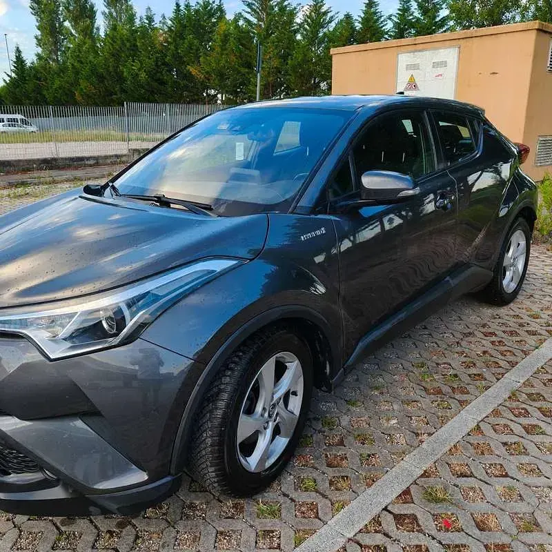Usata Toyota C-HR Active 98 CV (72 kW) 2018 Grigio SUV