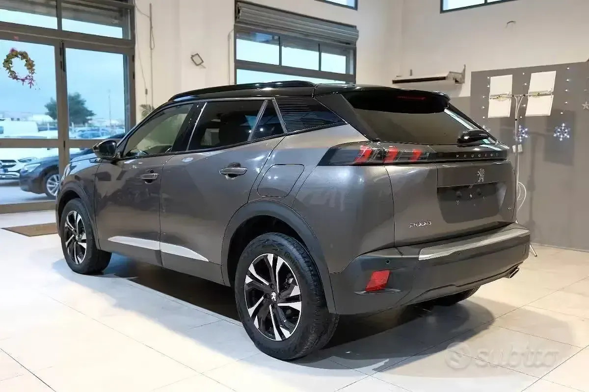 Usata Peugeot 2008 GT 131 CV (96 kW) 2023 Grigio SUV