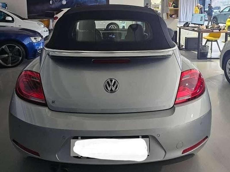 Usata VW Beetle Cabriolet Sportline 150 CV (110 kW) 2015 Argento Cabrio