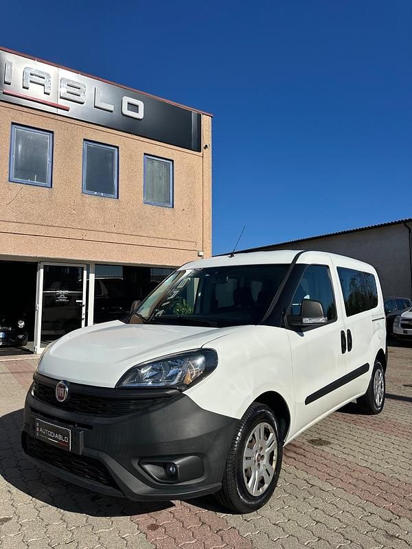 Usata Fiat Doblò Lounge 95 CV (69 kW) 2019 Bianco Monovolume
