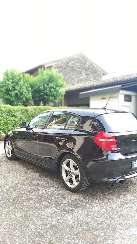 Usata BMW 120 184 CV (135 kW) 2011 Nero Utilitaria