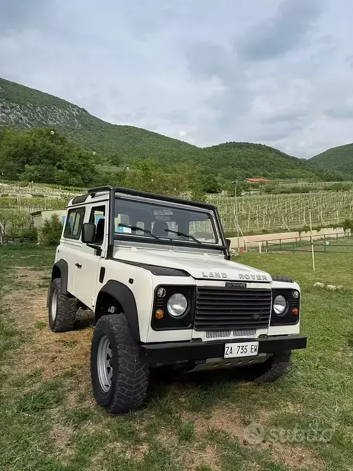 Usata Land Rover Defender 122 CV (89 kW) 2000 Bianco Station wagon