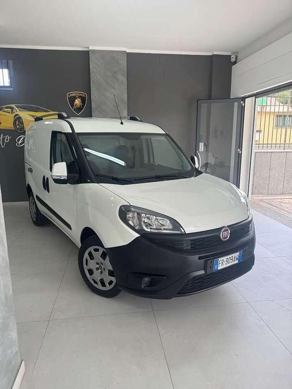 Usata Fiat Doblò Lounge 120 CV (88 kW) 2018 Bianco Monovolume