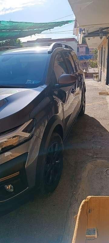 Usata Dacia Jogger Extreme 94 CV (69 kW) 2023 Grigio Monovolume