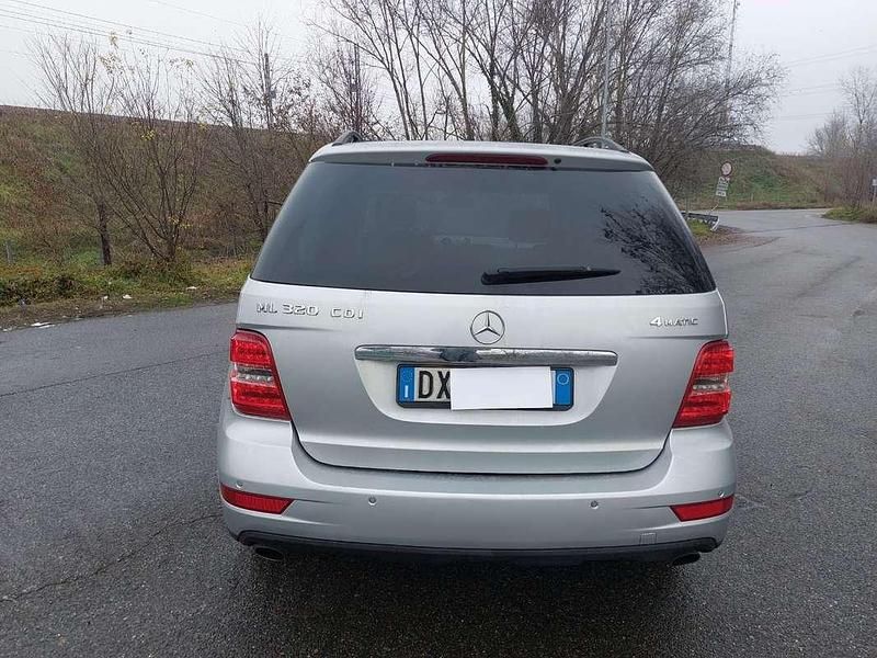 Usata Mercedes ML320 Premium 224 CV (164 kW) 2009 Argento SUV