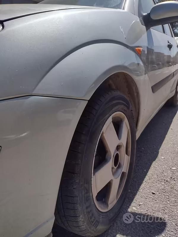 Usata Ford Focus 100 CV (73 kW) 2004 Berlina
