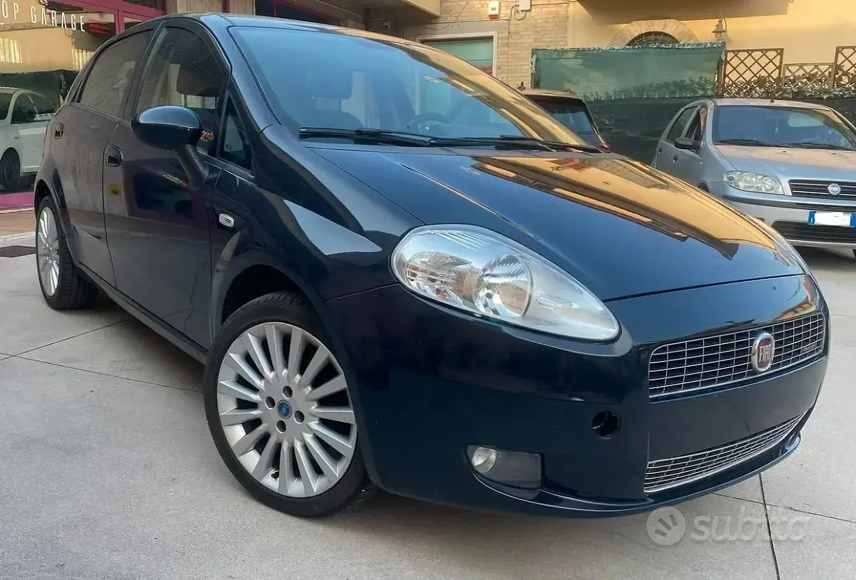 Usata Fiat Punto Easy 75 CV (55 kW) 2012 Bluazzurro Utilitaria