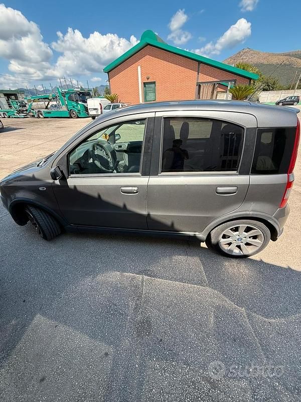 Usata Fiat Panda 100 CV (73 kW) 2007 Grigio Utilitaria