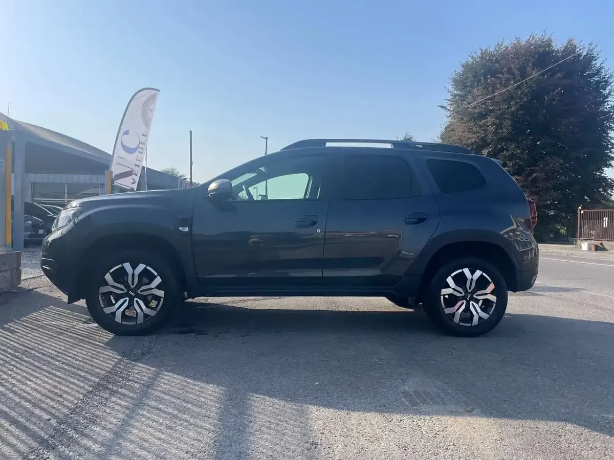 Usata Dacia Duster Journey 101 CV (74 kW) 2023 Grigio SUV