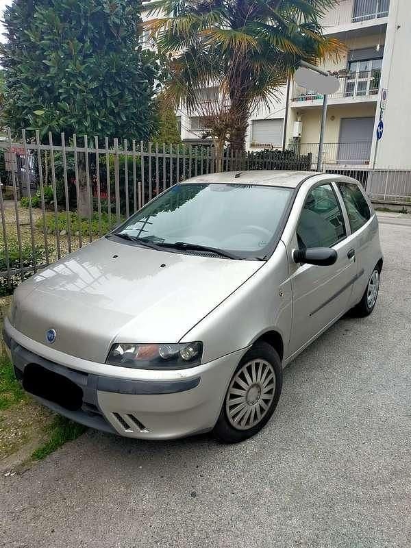 Usata Fiat Punto 60 CV (44 kW) 2002 Argento Utilitaria