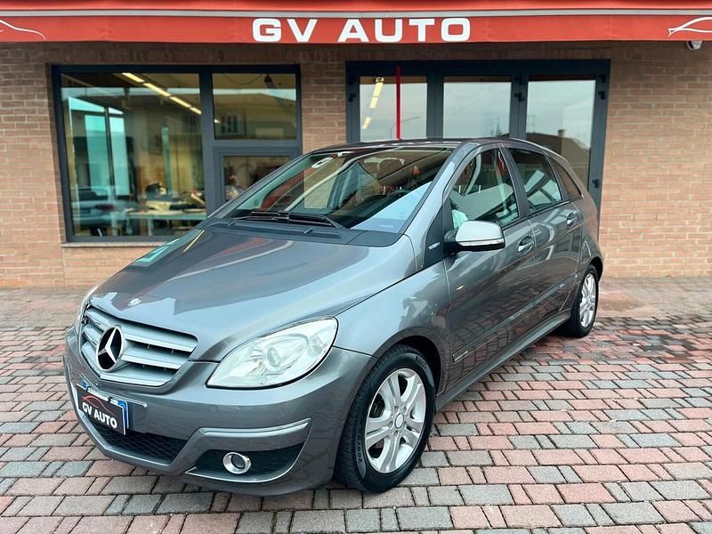Usata Mercedes B180 116 CV (85 kW) 2010 Grigio Monovolume