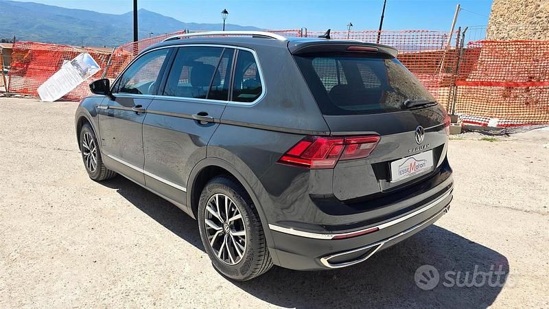 Gebraucht VW Tiguan Elegance 150 PS (110 kW) 2023 Grau SUV