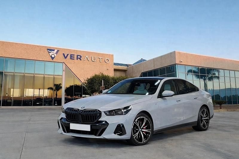 Usata BMW 540 M Sport 303 CV (222 kW) 2025 Grigio Berlina