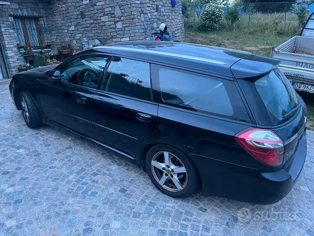 Usata Subaru Legacy 150 CV (110 kW) 2008 Nero Station wagon
